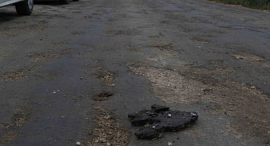 Kahramankazan'ın 35 köyünü Ankara'ya bağlayan Kaplu Deresi Yolu'na sıcak asfalt yıllardır dökülmüyor