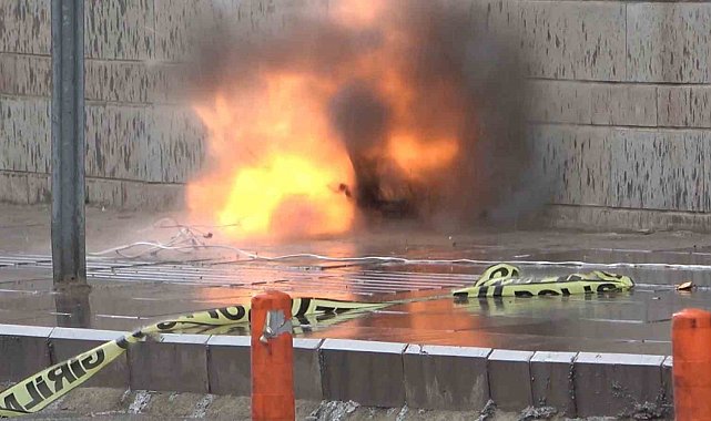 Kırıkkale'de 'bomba' paniği: Emniyetin yanına bırakılan şüpheli çanta fünye ile patlatıldı
