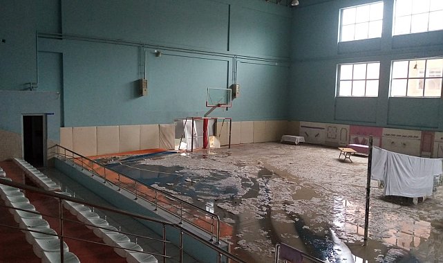 Konya'da dolu yağışı sonrası su baskını anı kamerada