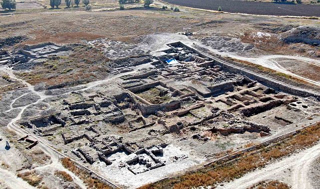 Kültepe'de hedef 45 asırlık yapıyı bulmak