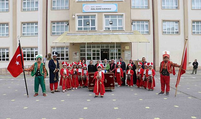 Mektepli minik mehteranlar geçmişten geleceği köprü oluyor