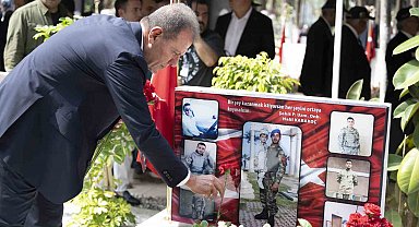 Mersin Şehitliğinde hüzünlü bayramlaşma