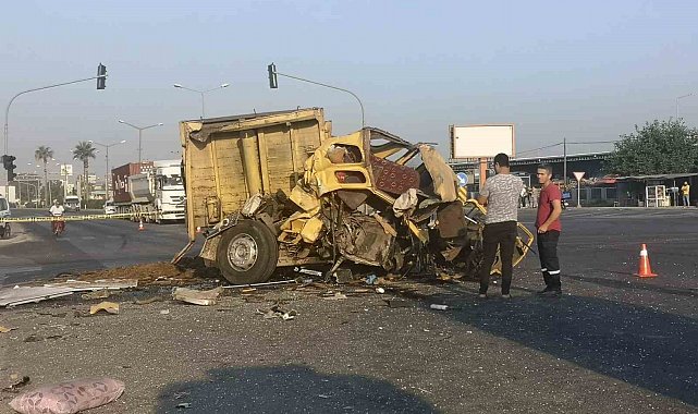Mersin'de 2 kişinin öldüğü, 27 kişinin yaralandığı feci kaza kamerada