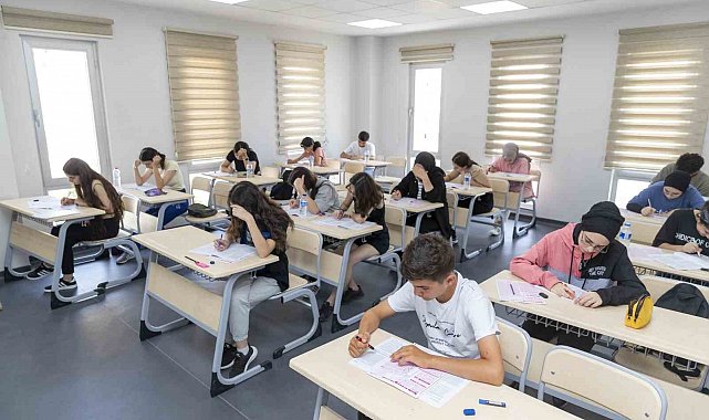 Mersin'deki kurs merkezlerine YKS hazırlık ön kayıtları başladı