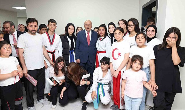 Naim Süleymanoğlu Kapalı Spor Salonu hizmete açıldı