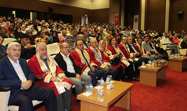 NEVÜ İlahiyat Fakültesi'nden mezuniyet gururu