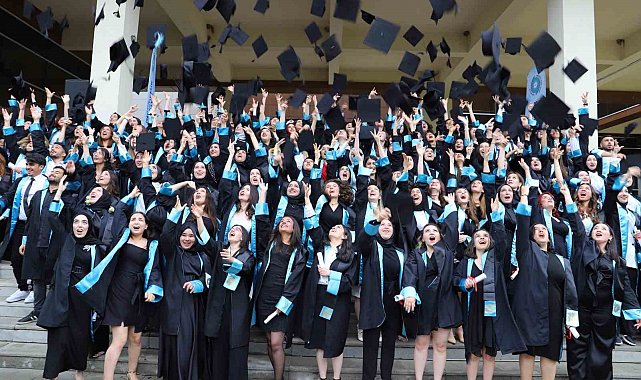 Niğde'de Ebelik ve Hemşirelik Bölümü mezunları ant içti