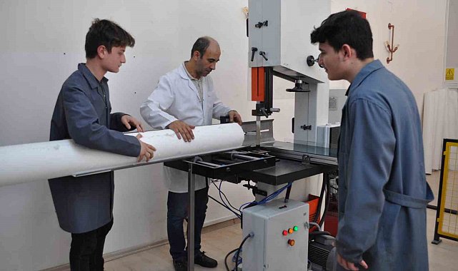 Öğrencilerin pandemi döneminde başladığı peçete üretimi kendilerine gelir kaynağı oldu