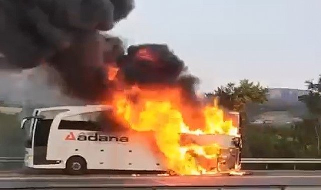 Otoyolda yolcu otobüsü yandı