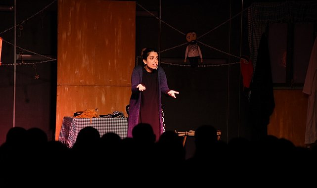 "Filistin Hakkında Konuşmalıyız" tiyatro gösterisi Karatay'da sahnelendi