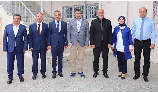 Rektör Aktekin, 'Bilim Söyleşileri' programında öğrencilerle buluştu