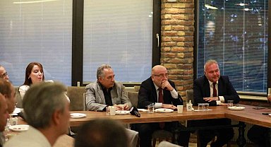 Rektör Karamustafa 'Küreselleşme, Dijital Bağımlılık ve Gençlik' konulu söyleşi programına katıldı