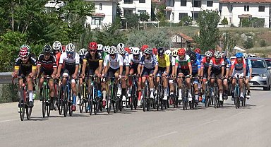 Road Race Kırıkkale 2.2 UCI Uluslararası Bisiklet Yarışları'nın ikinci gün etabı başladı