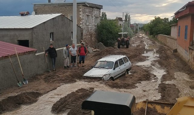 Sel nedeniyle Nevşehir-Aksaray Karayolu ulaşıma kapandı