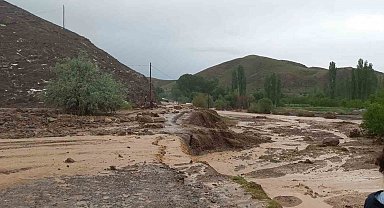 Selde tarım arazileri zarar gördü, iş yerlerini su bastı