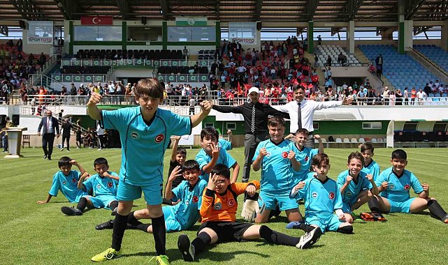 Sivas'ta ilkokullar arası futbol turnuvası sona erdi