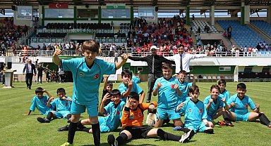 Sivas'ta ilkokullar arası futbol turnuvası sona erdi