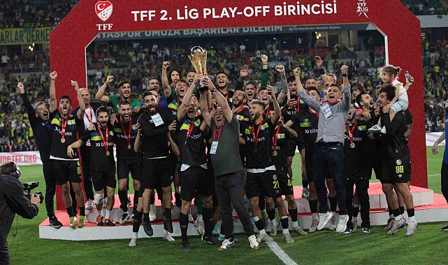 Spor Toto 1. Lig'e yükselen Şanlıurfaspor kupasını kaldırdı
