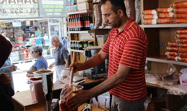 Sucuk içini yoğururken dikkat: Su koymak ekşime ihtimalini yükseltiyor
