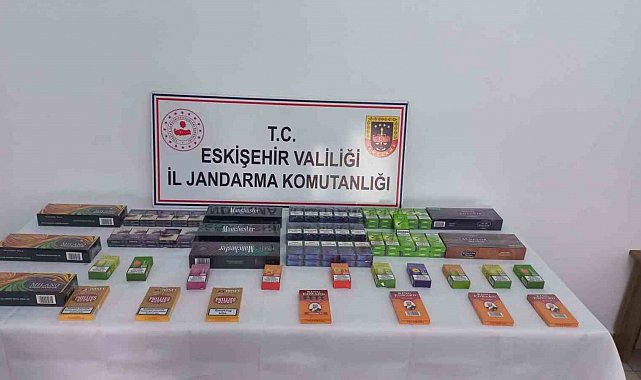 Şüpheli şahsın aracındaki kaçak sigara ele geçirildi