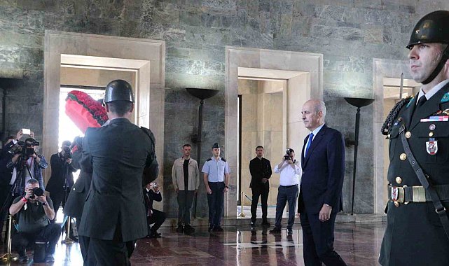 TBMM Başkanı Kurtulmuş ve Başkanlık Divanı üyelerinden Anıtkabir'e ziyaret
