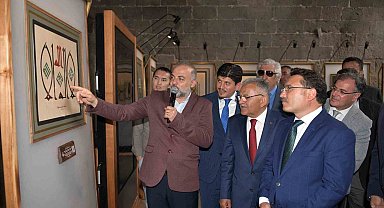 Vali Çiçek ve Başkan Büyükkılıç, Kelime-i Tevhid Hat Eserleri Sergisi'nin açılışını yaptı