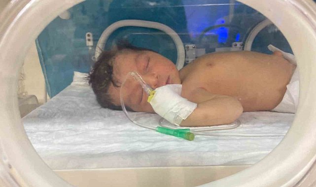 Vicdansızlar, dere yanında ağaç altına terk edilen 3-4 günlük bebek bulundu