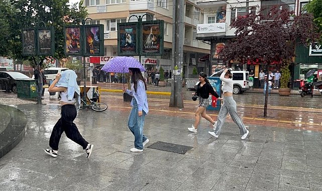Yağmurdan nasıl kaçacaklarını bilemediler