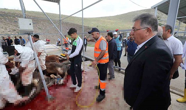 Yakacık'ta kurbanlar güvenle kesildi