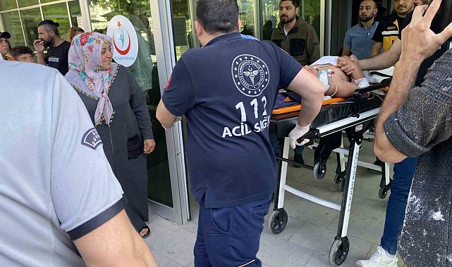 Yolun karşısına geçmek isteyen çocuğa otomobil çarptı