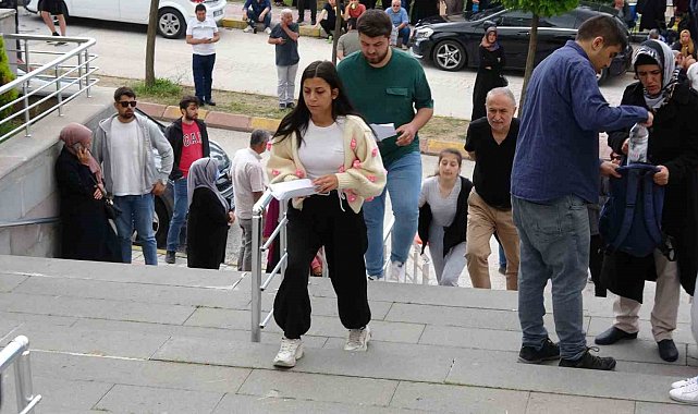Yozgat'ta YKS'nın ikinci oturumunda 10 bin 43 aday ter döktü