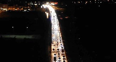 43 ilin geçiş güzergahında gece yarısı yoğunluk: Tatilcilerin dönüş yolcuğu sürüyor