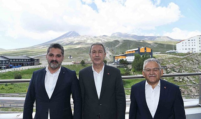 Akar ile Büyükkılıç, Erciyes Yüksek İrtifa Kamp Merkezi'nde incelemelerde bulundu