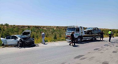 Çifteler'de iki otomobil çarpıştı: 5 yaralı
