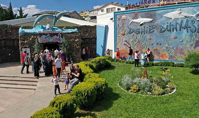 Çocuklar ücretsiz eğlence için Keçiören'e akın etti