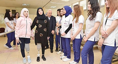 Depremzede anne ve kızından el ele yeni adım