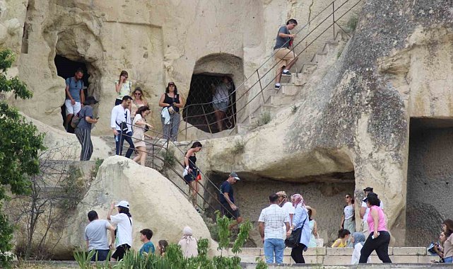 Kapadokya'da bayram tatili yoğunluğu son günde de devam etti