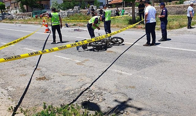 Motosiklet ile pikap çarpıştı: 2 ölü