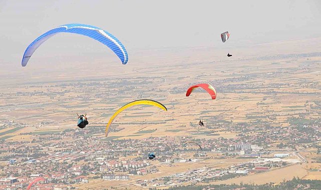 10. Akşehir XC Open Türkiye Yamaç Paraşütü Yarışması başladı