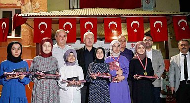 12 binden fazla öğrencinin katıldığı yaz Kur'an kurslarına hediyeli kapanış