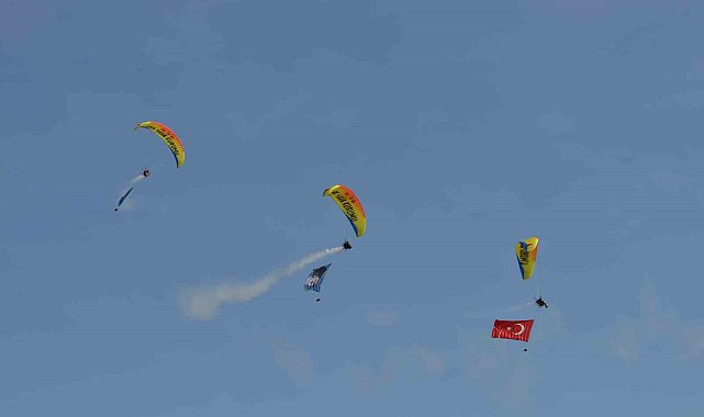 2. THK Havacılık Festivali yamaç paraşütü gösterisi ile başladı