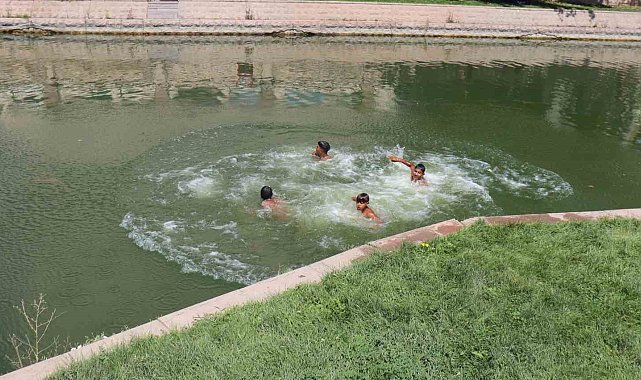 'Burası Adana' diyerek Porsuk Çayı'na atladılar