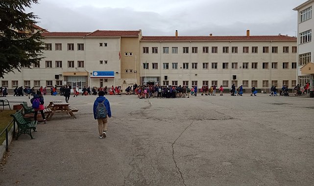 Ahmet Sezer Ortaokulu LGS'de büyük başarı sağladı