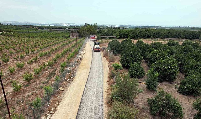 Akdeniz'de bahçe yolları asfaltlanıyor