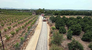 Akdeniz'de bahçe yolları asfaltlanıyor