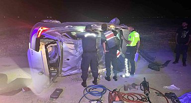 Aksaray'da otomobil traktöre çarptı: 3 yaralı