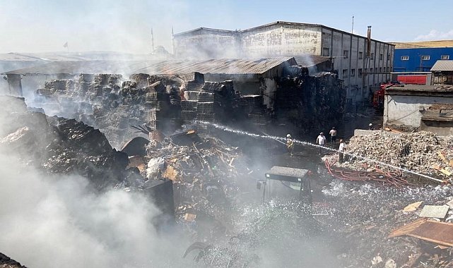 Ankara'da kağıt geri dönüşüm fabrikasında yangın