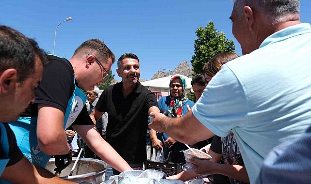 Aşurenin bereketi Sivrihisar'ı sardı