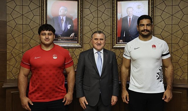 Bakan Bak milli güreşçileri kabul etti