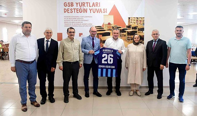 Bakan Bak, "Anadolu Üniversitesinin sportif imkanlarını ve tesislerini en yeni ve en modern haliyle güncelleyeceğiz"